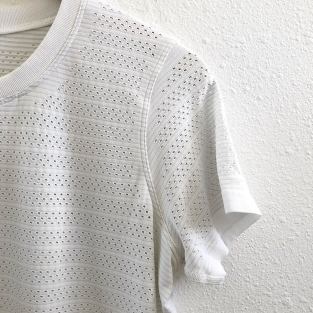 LULULEMON Swiftly Breathe Short Sleeve No Size Tag Check Measurements - Picture 7 of 10